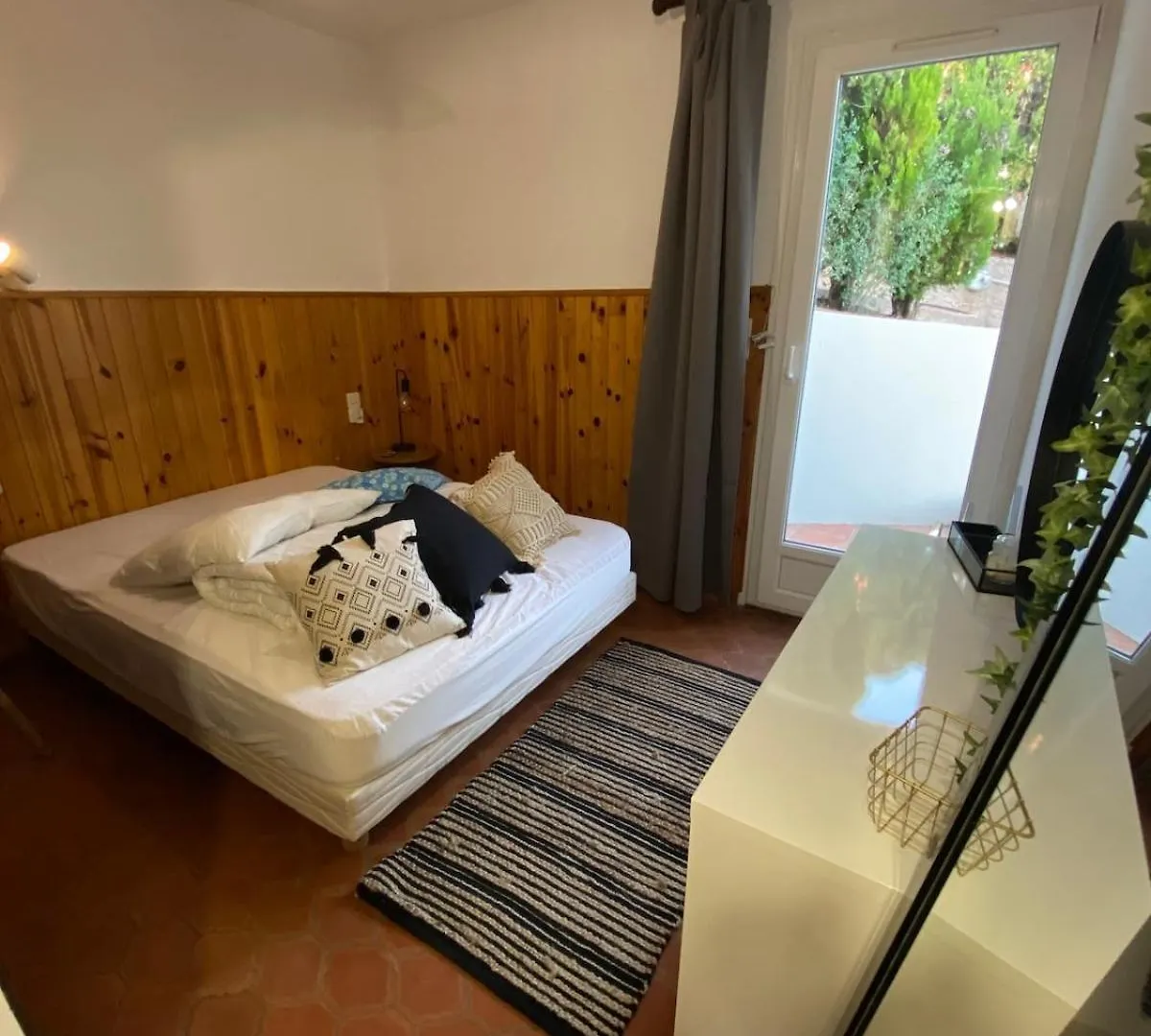 Maison Au Calme Dans Residence Privee Avec Piscine Vue Mer Frejus