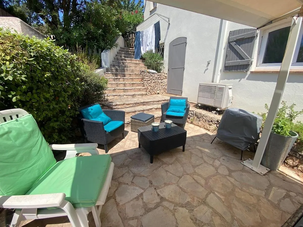 Maison Au Calme Dans Residence Privee Avec Piscine Vue Mer Frejus