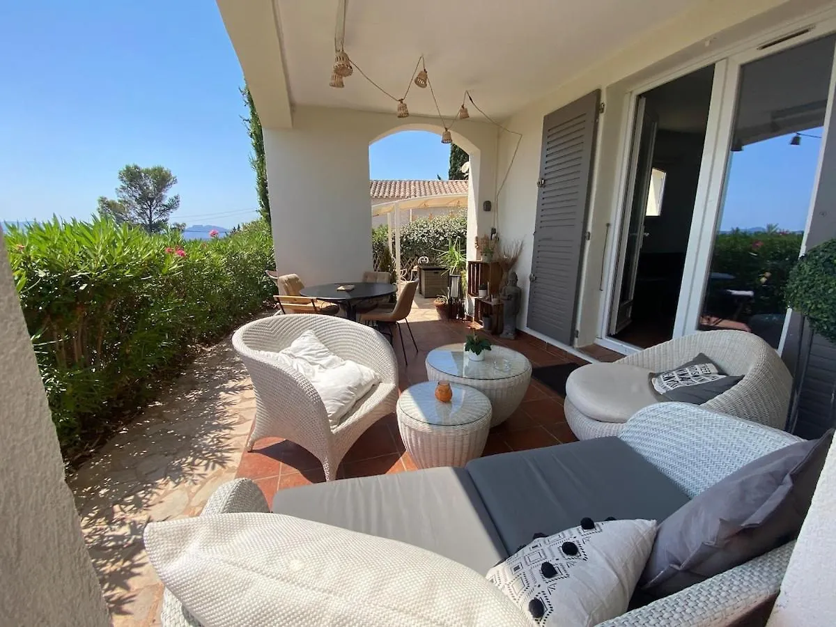 Maison Au Calme Dans Residence Privee Avec Piscine Vue Mer Frejus 0*,