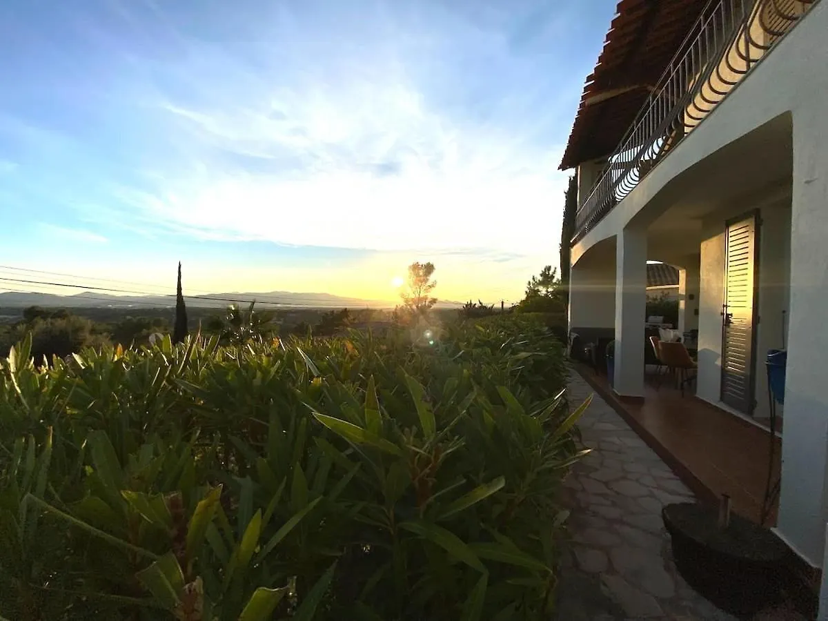 Maison Au Calme Dans Residence Privee Avec Piscine Vue Mer Frejus