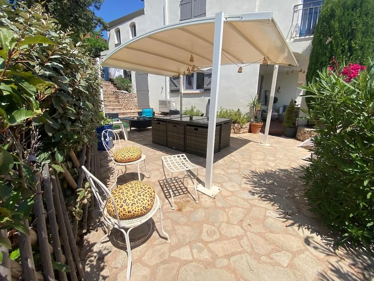 Holiday home Maison Au Calme Dans Residence Privee Avec Piscine Vue Mer Frejus France