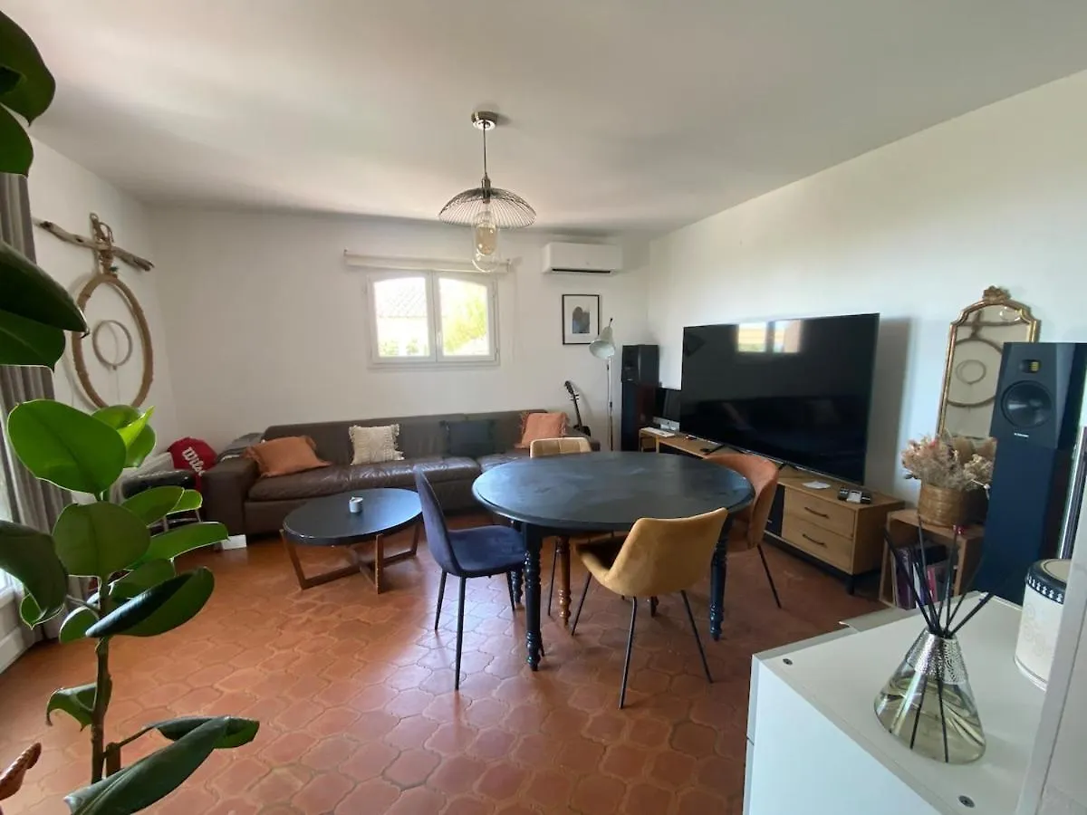 Holiday home Maison Au Calme Dans Residence Privee Avec Piscine Vue Mer Frejus