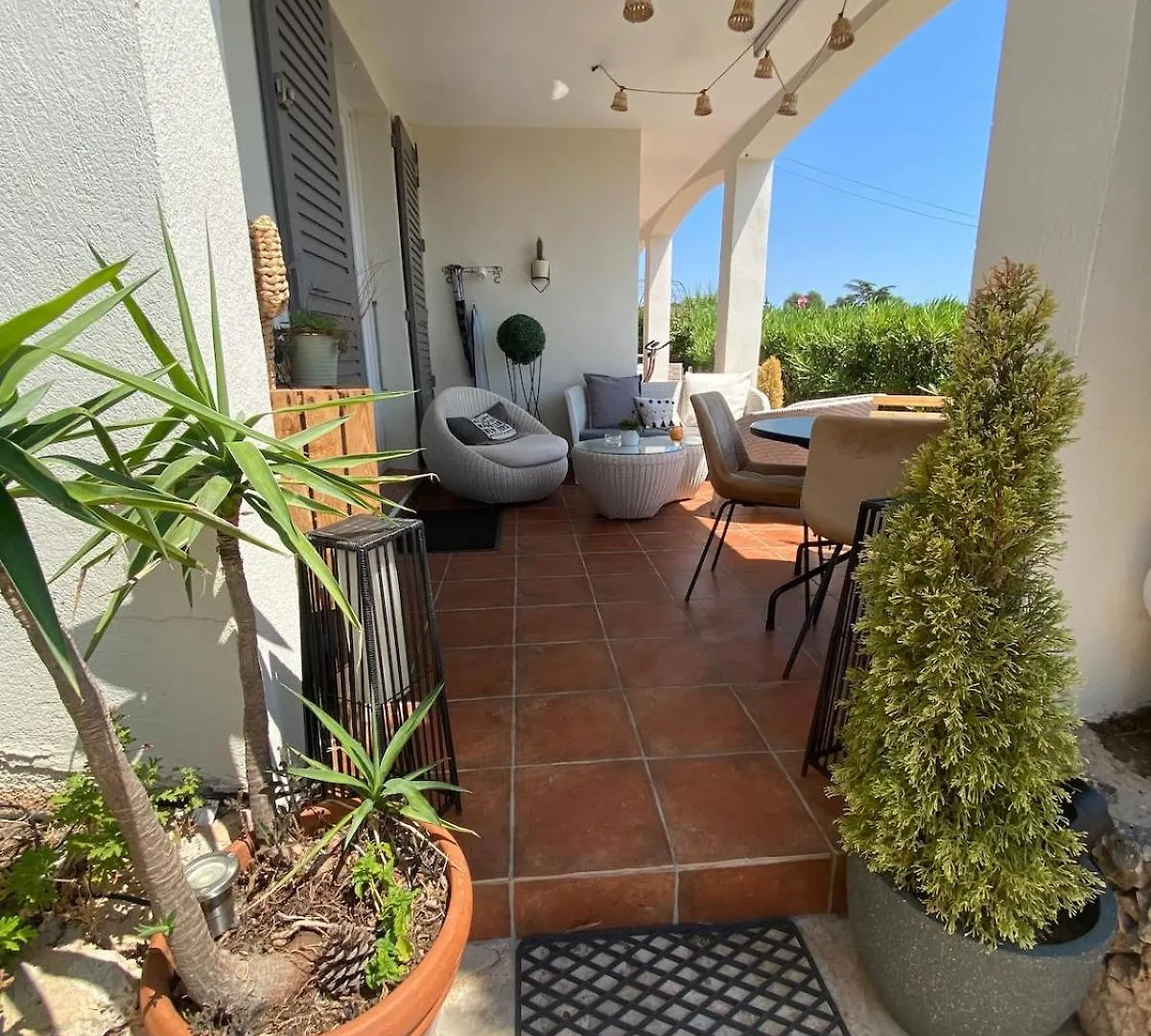 Holiday home Maison Au Calme Dans Residence Privee Avec Piscine Vue Mer Frejus France